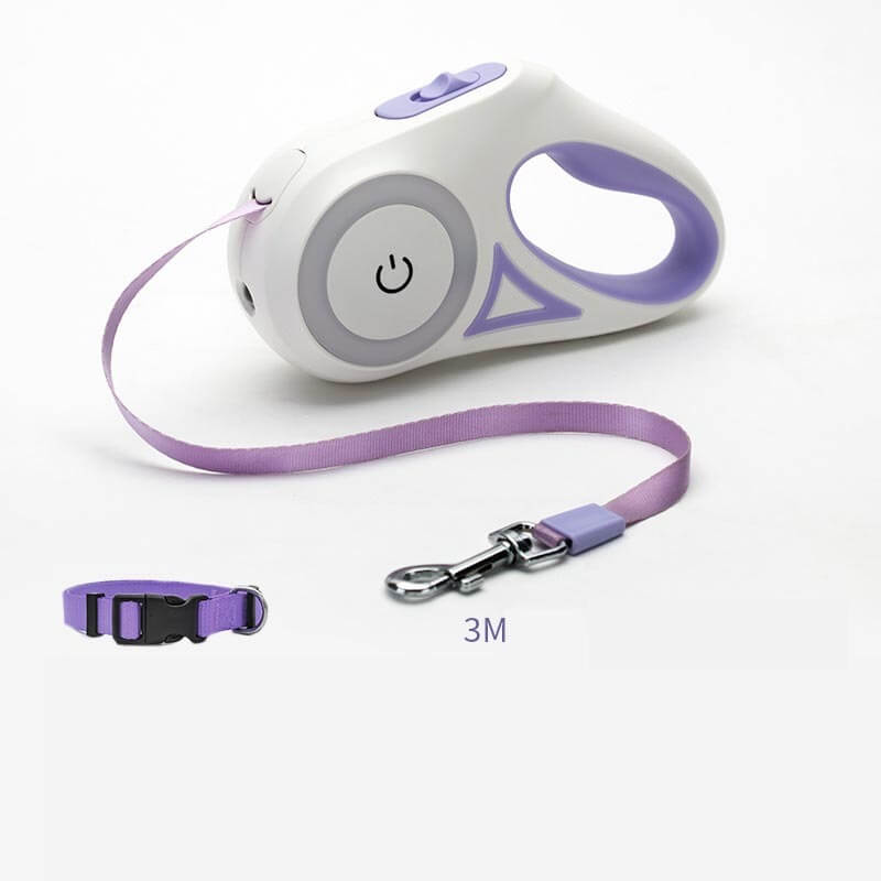 Laisse rétractable pour chiens avec collier automatique et lumières LED, main tenant le dispositif.